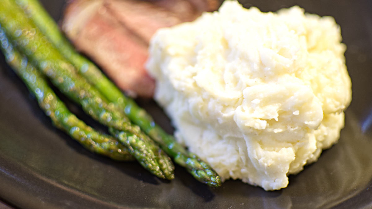 Mashed Potatoes with Horseradish and White Peppercorns with Steak and Asparagus