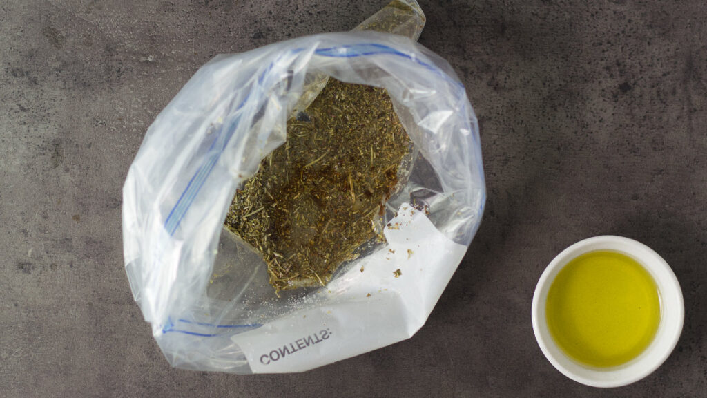 Ziplock bag full of dry ingredients, lemon juice and Worcestershire sauce. Beside it is olive oil.